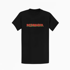 Wit T-shirt met groene graffiti stijl tekst "Nijmegen" op de borst.