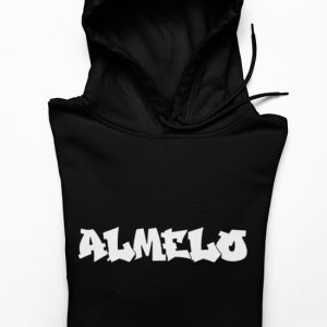 Zwarte HEAVY BLEND™ hoodie met graffiti-stijl Almelo print, ideaal voor voetbalsupporters.