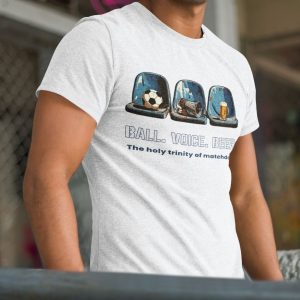 wit voetbal T-shirt met de tekst 'Ball. Voice. Beer.' en iconen van een bal, megafoon en bierglas – perfect voor voetbalsupporters