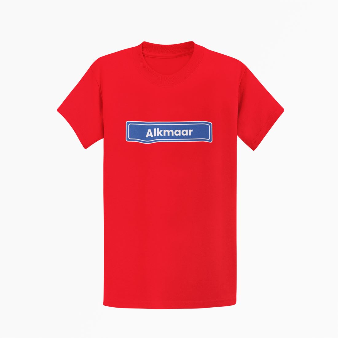 T-shirt met blauw plaatsnaambord en de stadsnaam Alkmaar bedrukt op de borst.