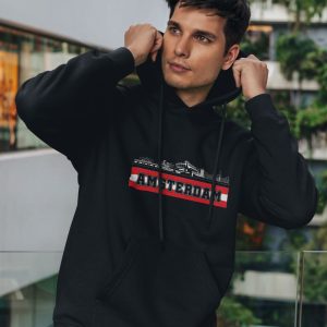 amsterdam hoodie, zwart, zwart-witte skyline, stadion in het midden, rood-witte streep met naam “Amsterdam”, supportersdesign, urban streetwear, supporterskantine, fanartikel
