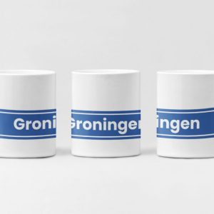 groningen mok, wit, blauw stadsbord met naam “Groningen”, supportersdesign, supporterskantine, fanartikel