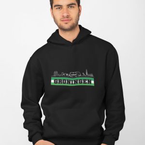 groningen hoodie, groen wit strepen, zwart wit skyline, stadion in het midden, stadsnaam, supporters design, supporterskantine
