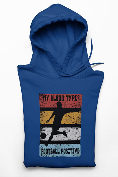 hoodie met de tekst “My Blood Type? Football Positive” en voetballer silhouet.