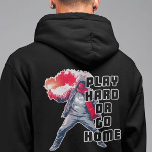 Supporter hoodie in zwart-rood-lichtblauw, figuur met rookbom, Play Hard or Go Home tekst op de rug.
