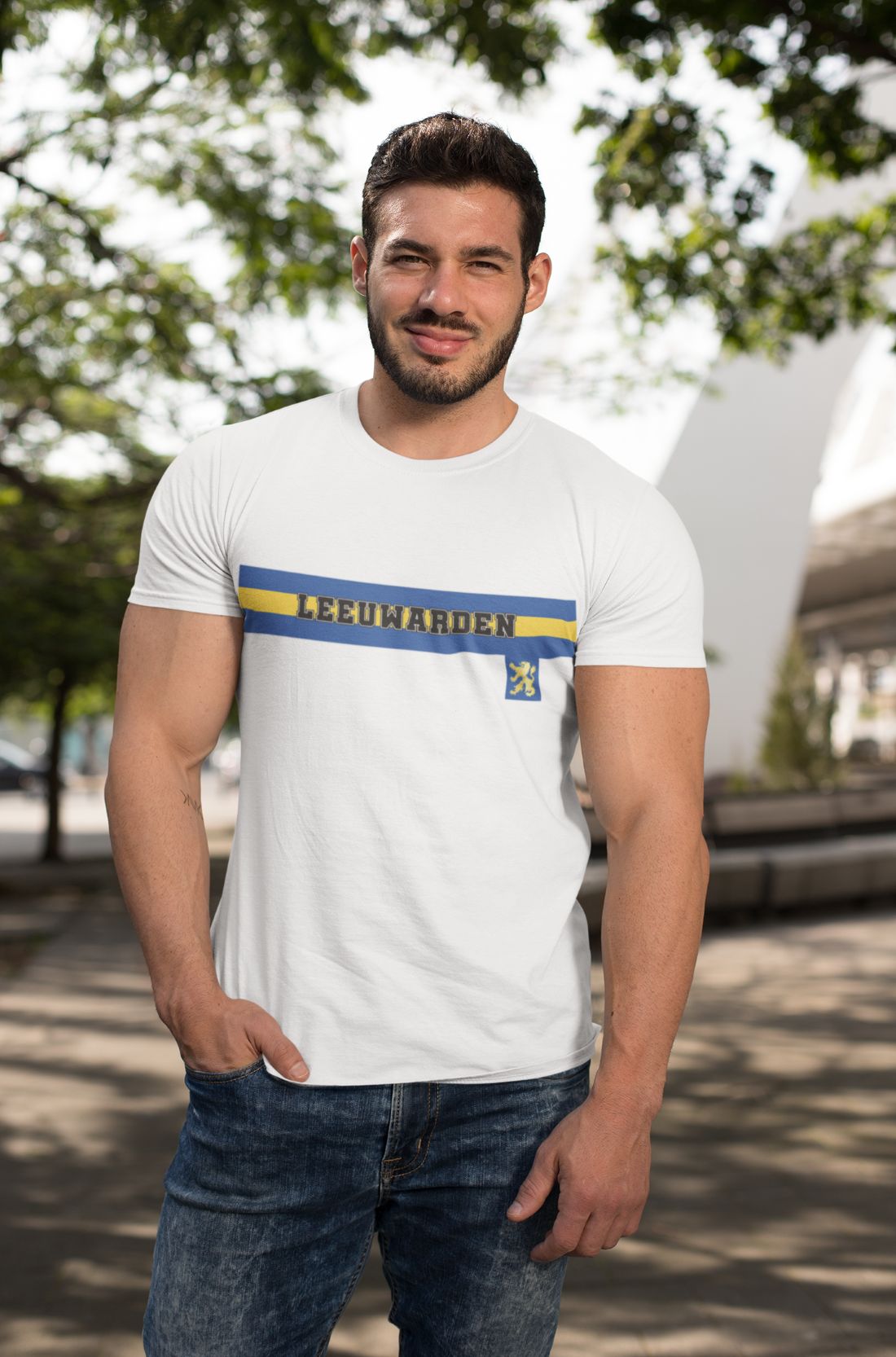 T-shirt met blauw-witte horizontale strepen en stadswapen van Leeuwarden