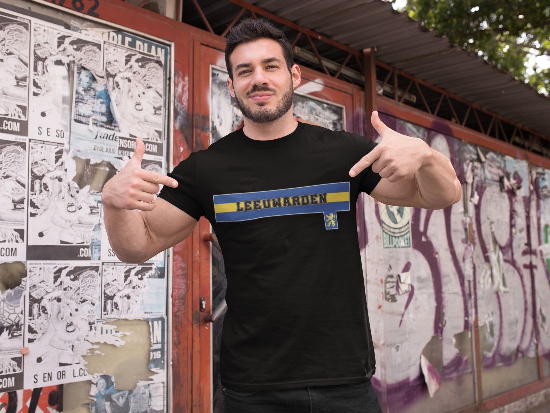T-shirt met blauw-witte horizontale strepen en stadswapen van Leeuwarden