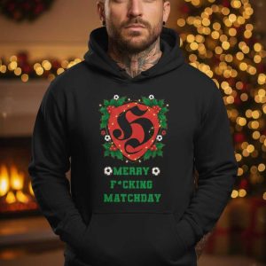 heren hoodie met een rode en groene kerst-voetbal opdruk, inclusief de tekst 'MERRY F*CKING MATCHDAY'