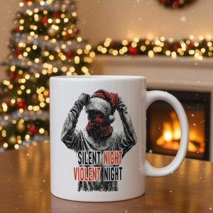 Witte kerst mok met voetbal supporter – Silent Night Violent Night design