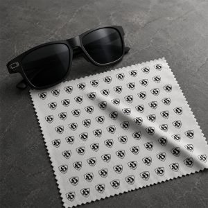 Hools Premium Brillendoekje – White & Black Shield Pattern