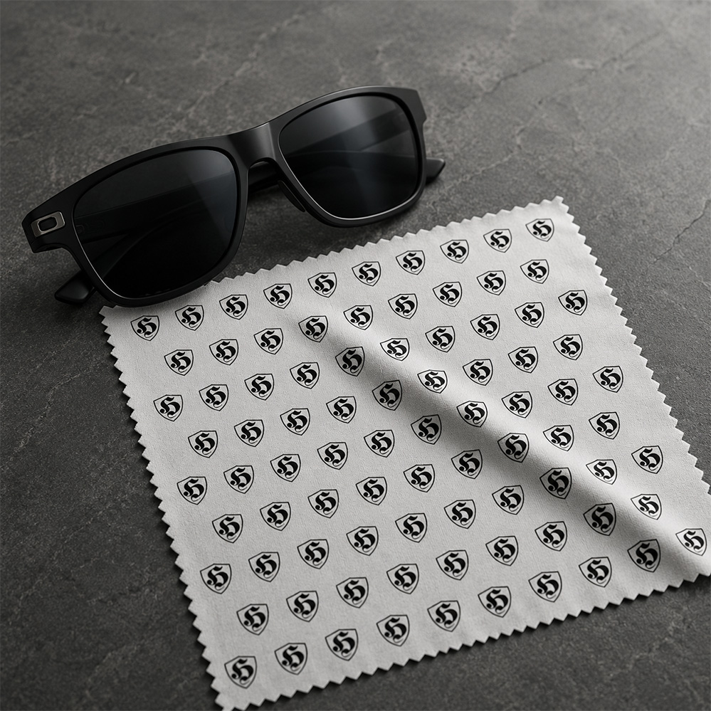 Hools Premium Brillendoekje – White & Black Shield Pattern