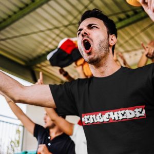Enschede supporters T-shirt met minimalistisch striplogo design in ultra streetwear stijl op zwarte achtergrond.